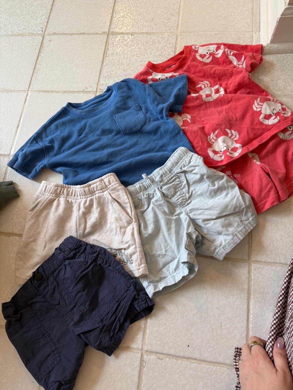 Toddler Summer Mix: Blue Tee + Red Crab set + 3 shorts